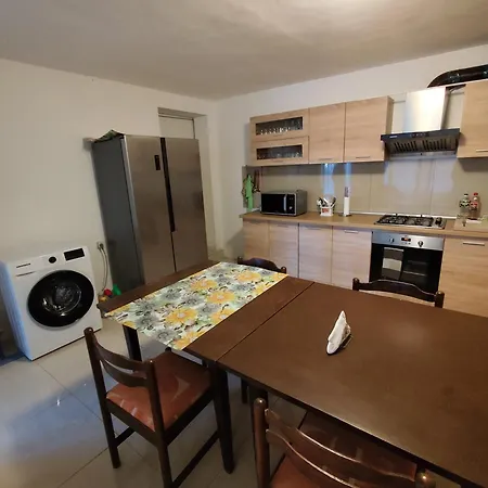 Cozy With Free Parking Гостьовий будинок *