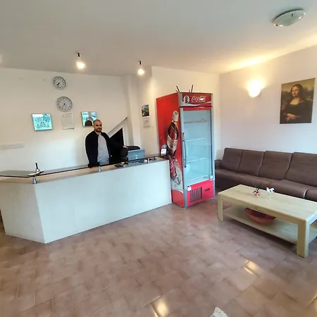 Cozy With Free Parking Святі Костянтин і Олена